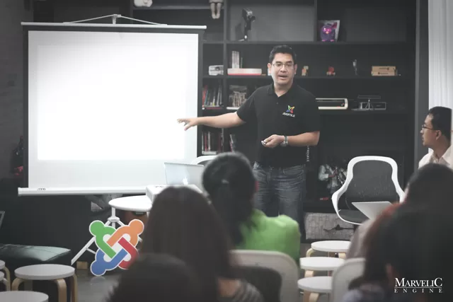 คุณอัครวุฒิ ตำราเรียงกำลังบรรยายในงาน Joomla talk